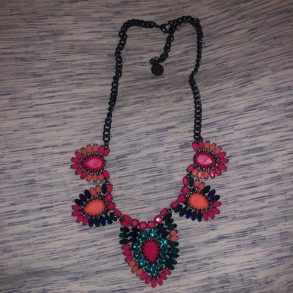 Frida statement necklace - Picture 4 of 5